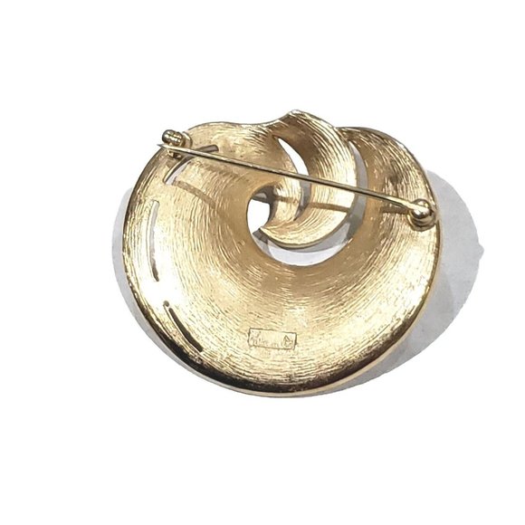 Vintage CROWN TRIFARI White Enamel Gold Tone Pin - Picture 5 of 8